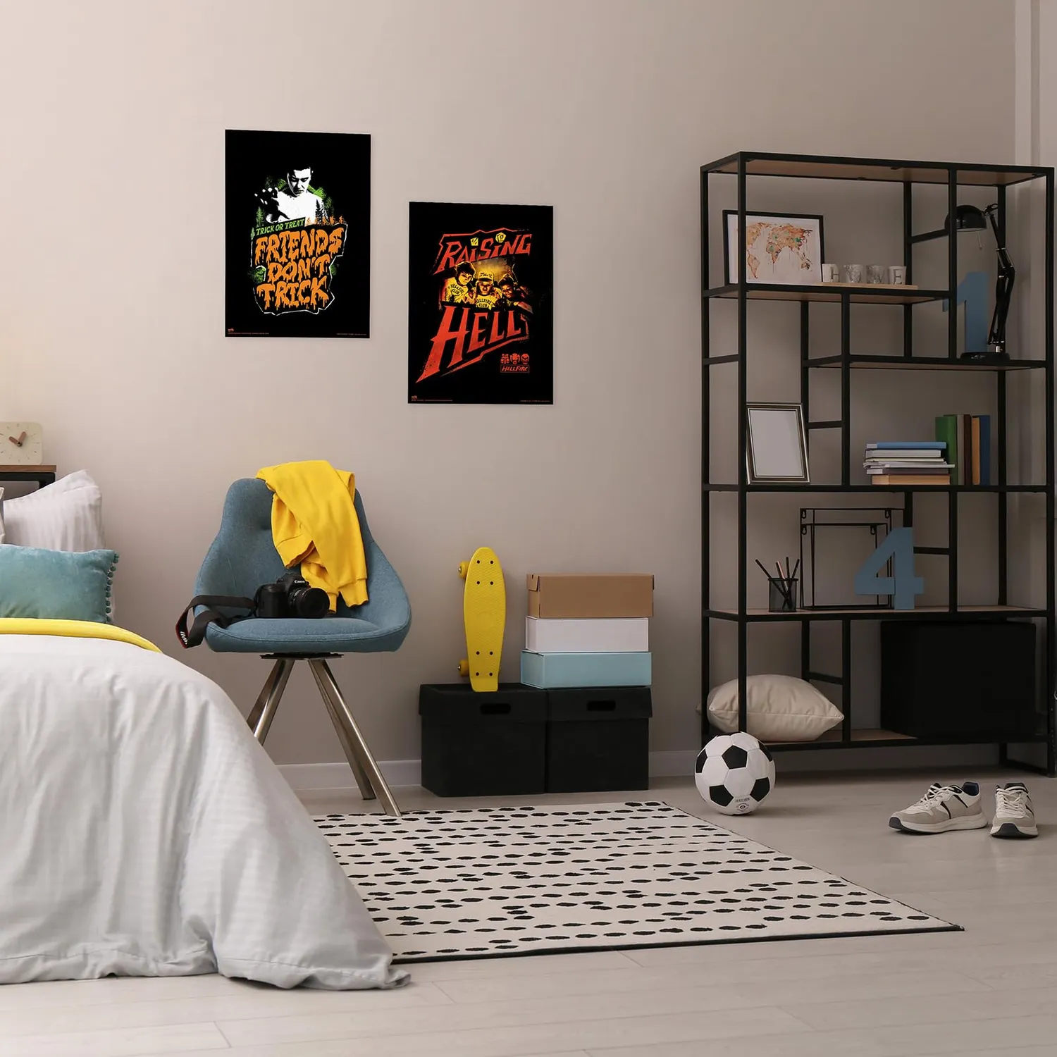 Erik Stranger Things Poster Set 2 Stueck 38 x 52 cm