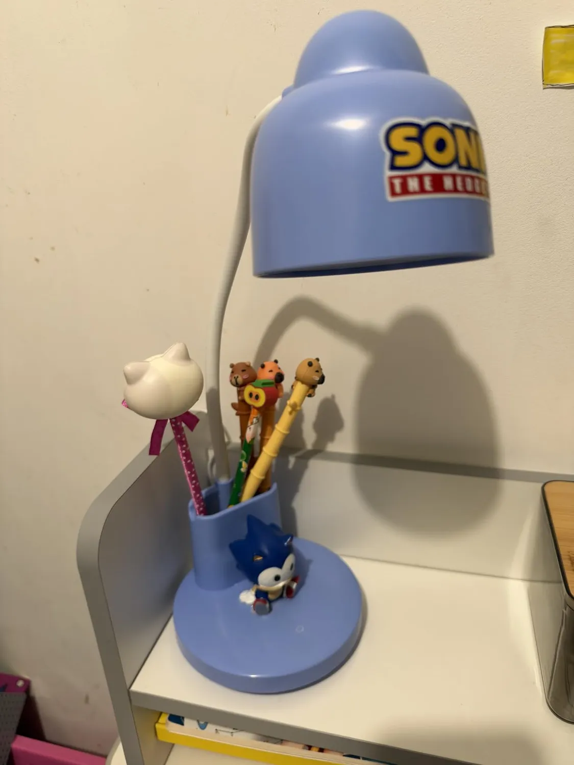 Erik LED-Tischlampe mit Stiftehalter