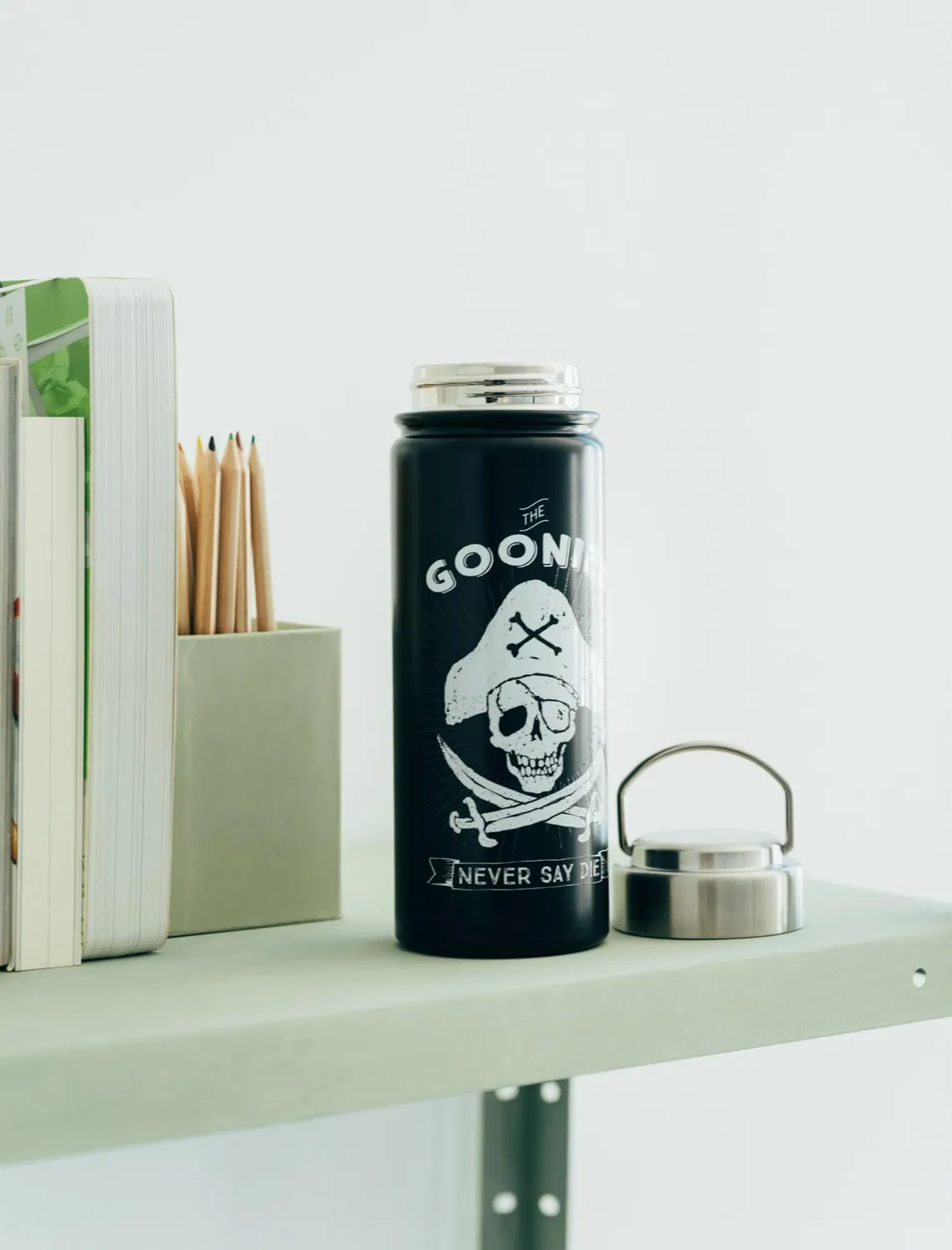 Erik The Goonies Trinkflasche Edelstahl 500 ml isoliert