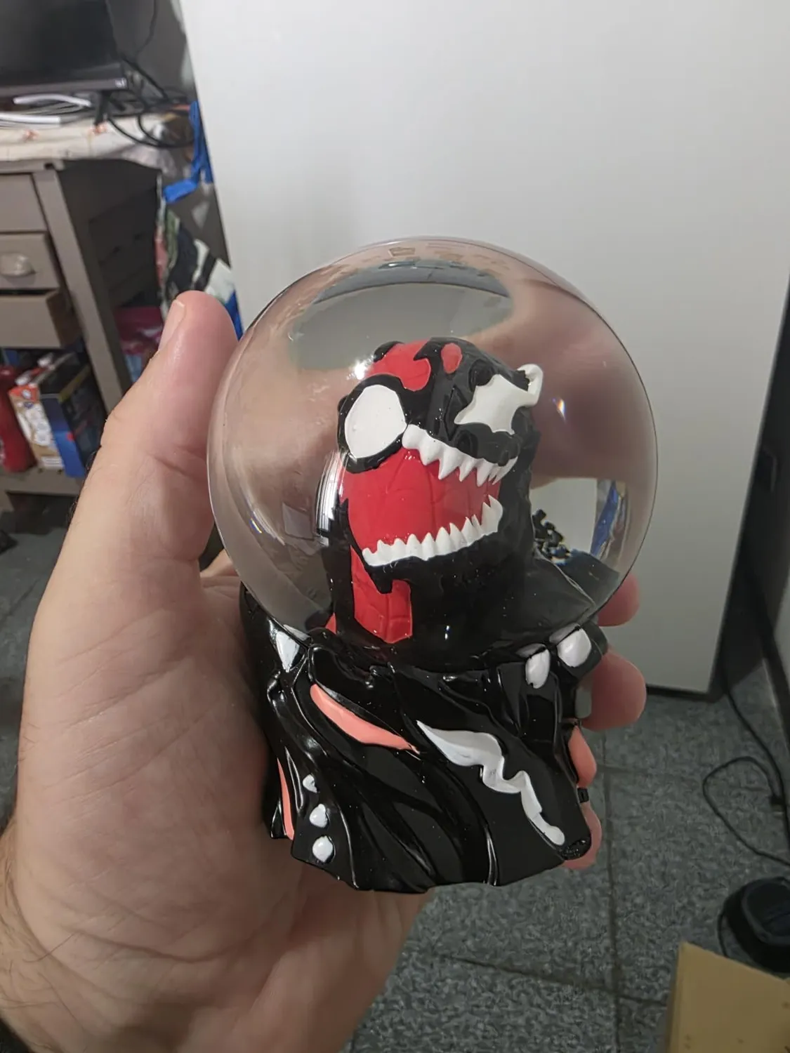Erik Schneekugel Harz Glas mit Figur