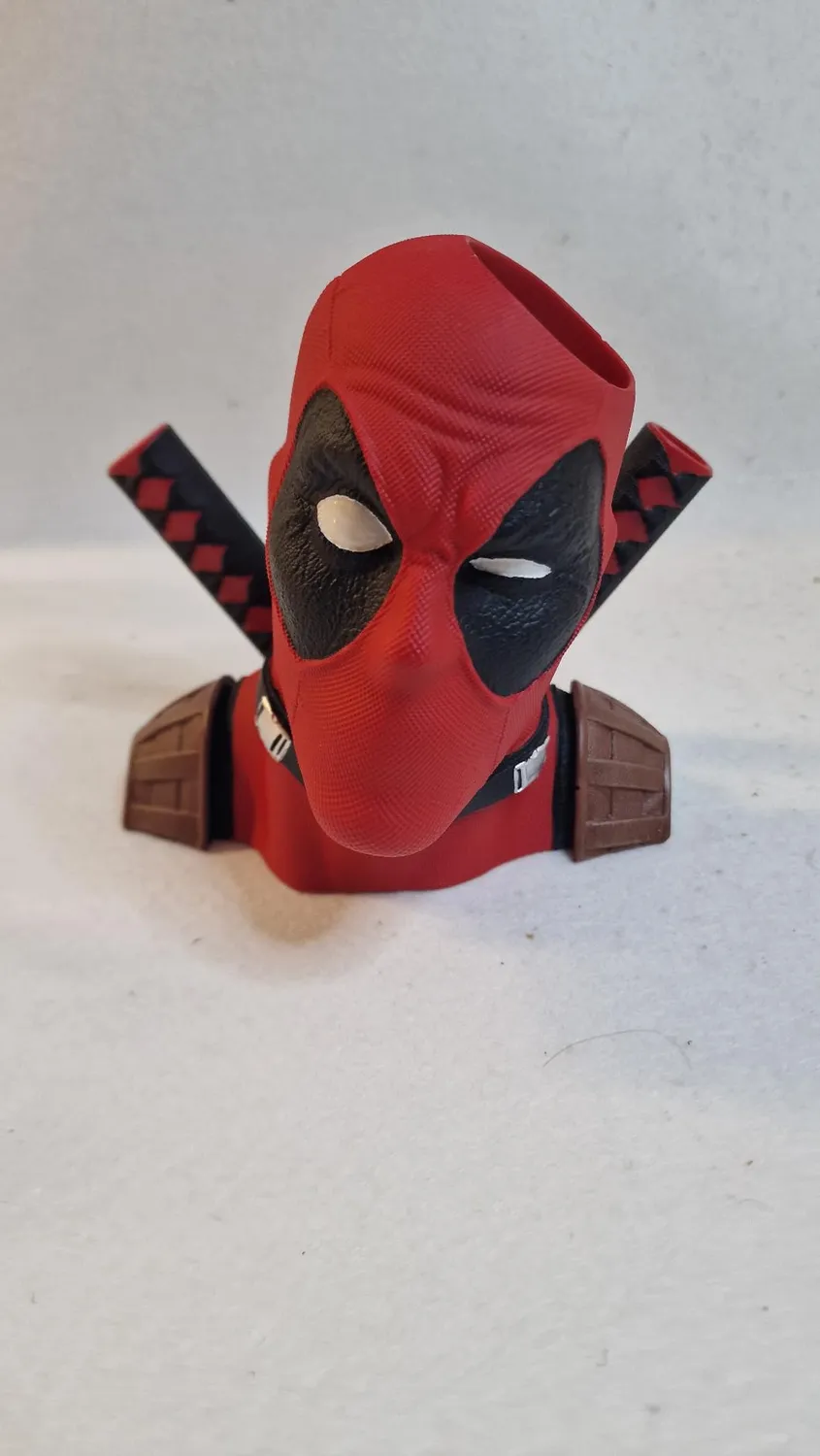 Erik Marvel Deadpool Stiftehalter 18x16x16 Harz